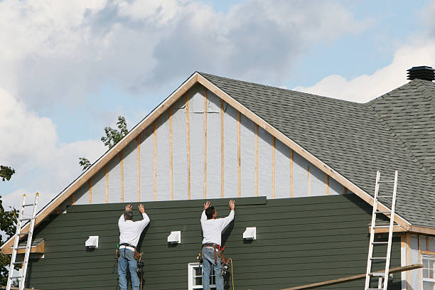 Professional Siding Installation technician working in Skokie, IL